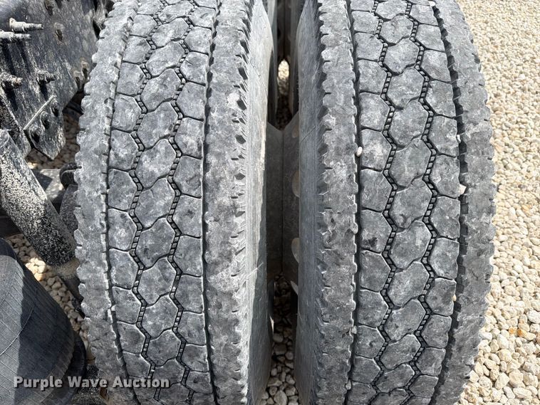 image for item YA2987 2017 Volvo VNL semi truck