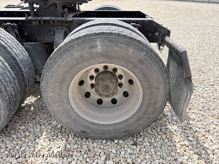 image for item YA2987 2017 Volvo VNL semi truck