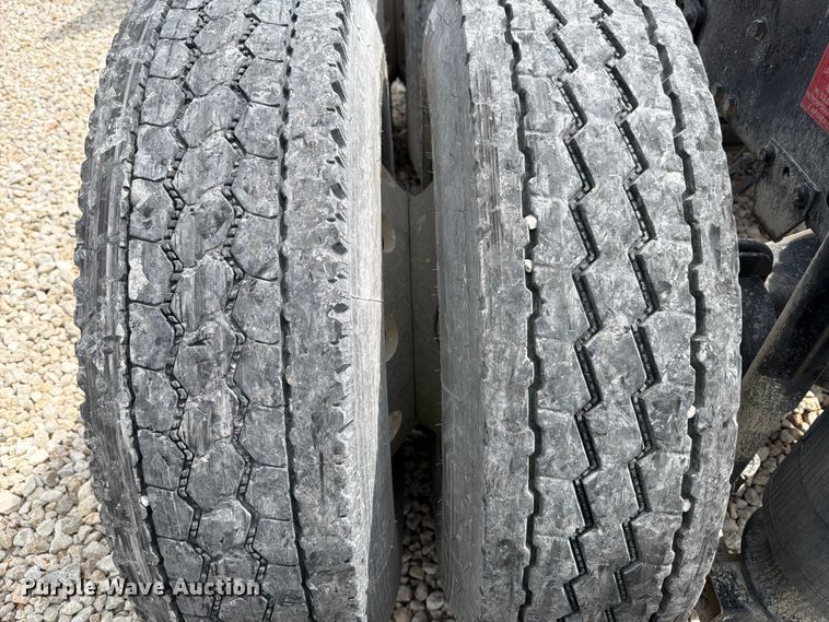 image for item YA2987 2017 Volvo VNL semi truck