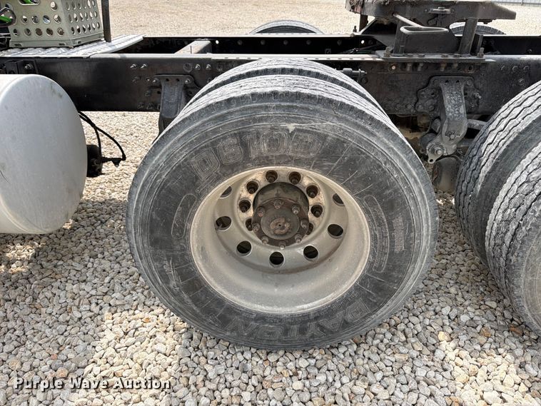 image for item YA2987 2017 Volvo VNL semi truck