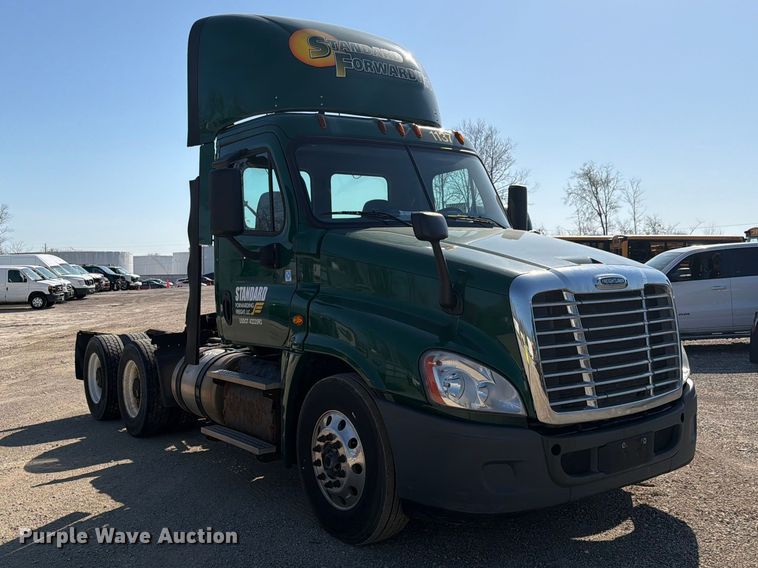 image for item YA2996 2017 Freightliner  Cascadia semi truck