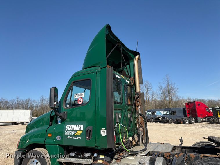 image for item YA2996 2017 Freightliner  Cascadia semi truck