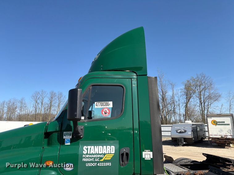 image for item YA2996 2017 Freightliner  Cascadia semi truck
