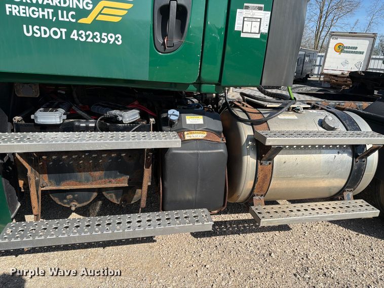 image for item YA2996 2017 Freightliner  Cascadia semi truck