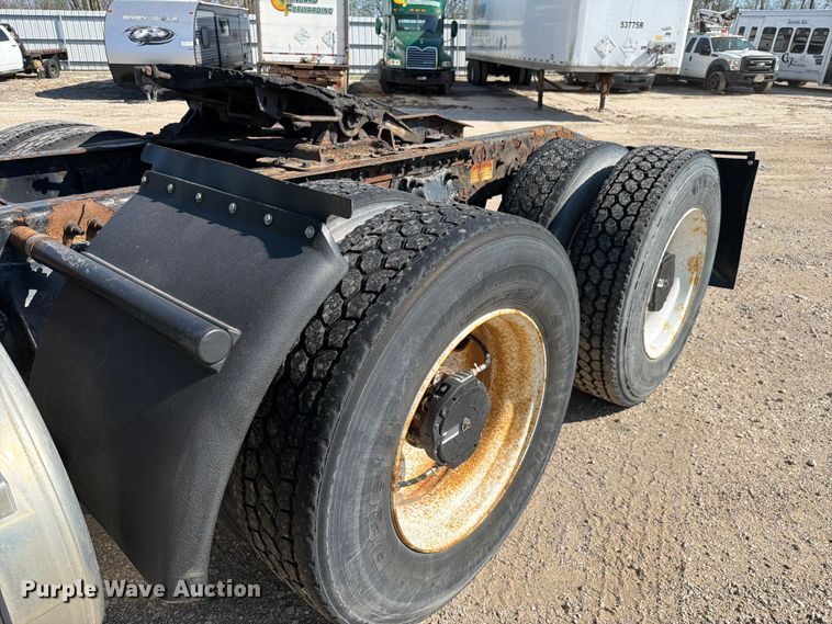 image for item YA2996 2017 Freightliner  Cascadia semi truck