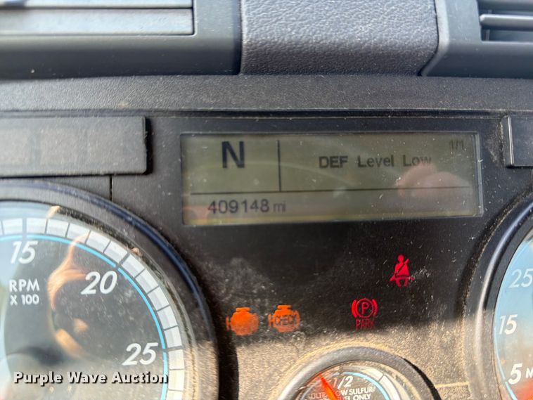 image for item YA2996 2017 Freightliner  Cascadia semi truck