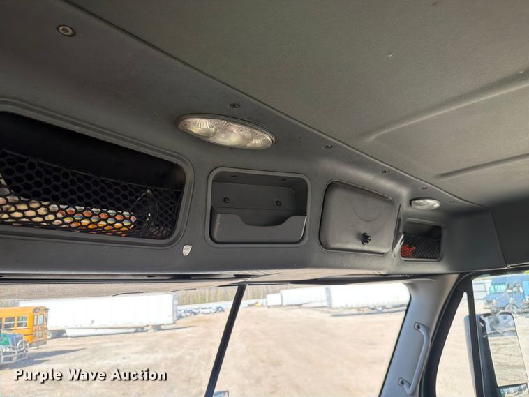 image for item YA2996 2017 Freightliner  Cascadia semi truck
