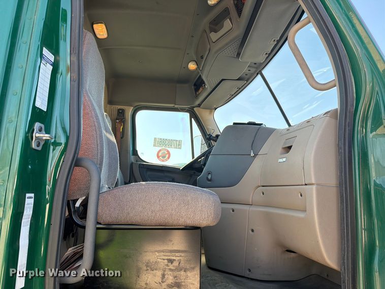 image for item YA2996 2017 Freightliner  Cascadia semi truck