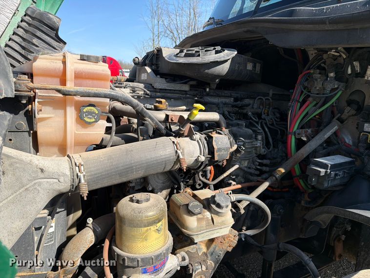 image for item YA2996 2017 Freightliner  Cascadia semi truck