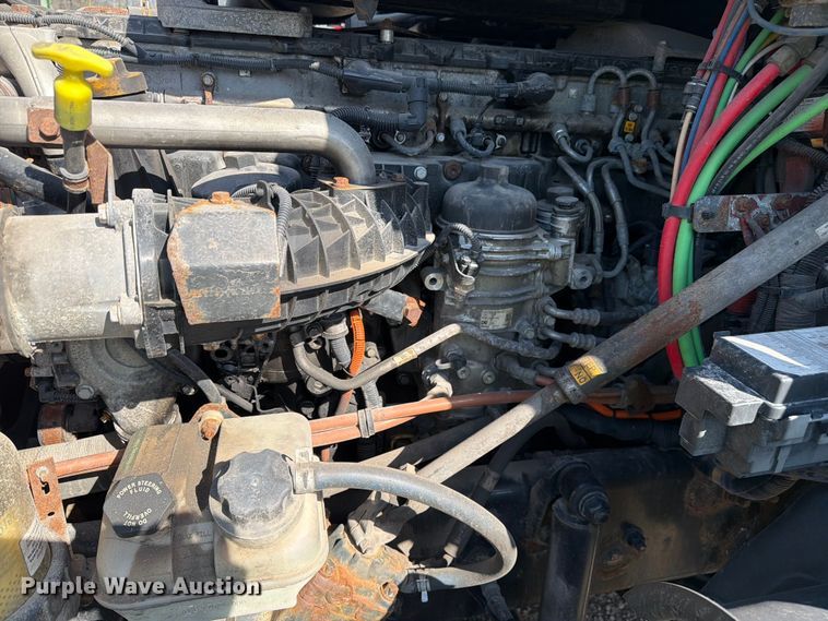 image for item YA2996 2017 Freightliner  Cascadia semi truck