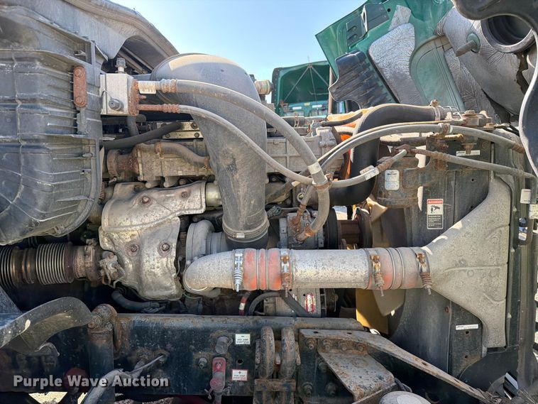 image for item YA2996 2017 Freightliner  Cascadia semi truck