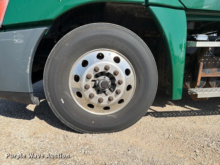 image for item YA2996 2017 Freightliner  Cascadia semi truck