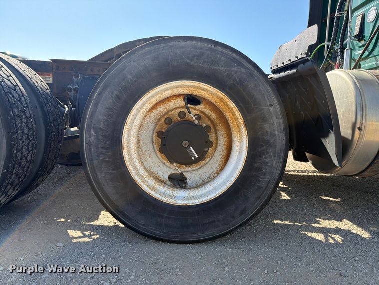 image for item YA2996 2017 Freightliner  Cascadia semi truck