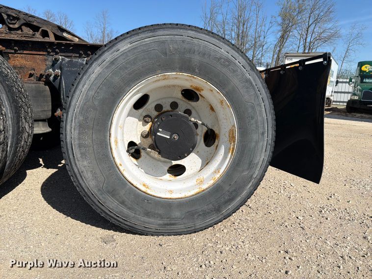 image for item YA2996 2017 Freightliner  Cascadia semi truck