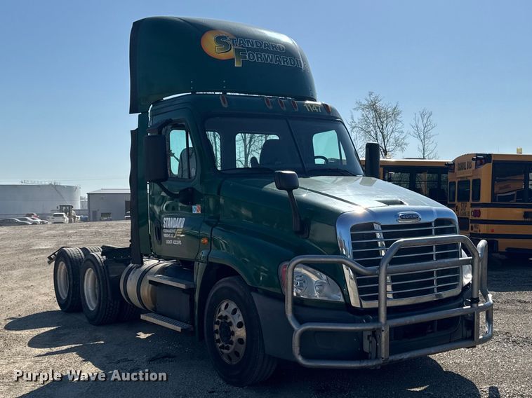 image for item YA2997 2017 Freightliner  Cascadia semi truck