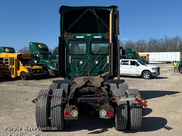 image for item YA2997 2017 Freightliner  Cascadia semi truck