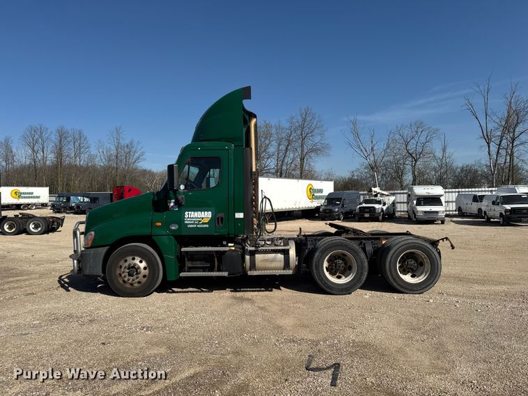 image for item YA2997 2017 Freightliner  Cascadia semi truck