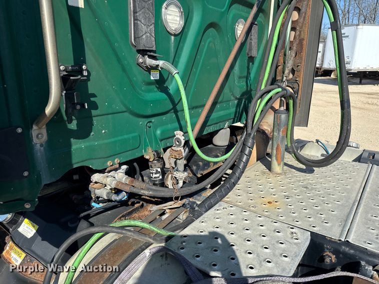 image for item YA2997 2017 Freightliner  Cascadia semi truck
