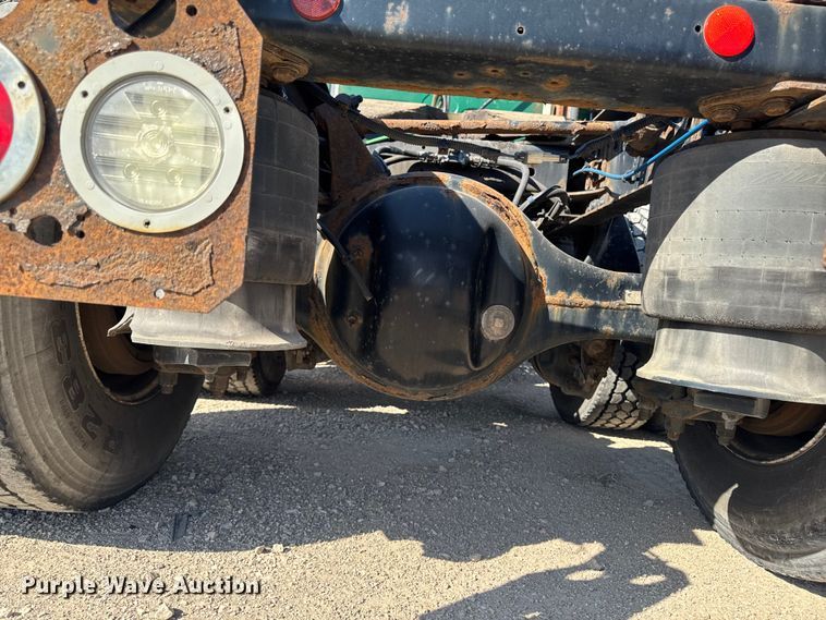 image for item YA2997 2017 Freightliner  Cascadia semi truck
