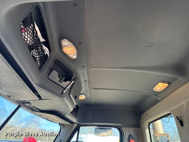image for item YA2997 2017 Freightliner  Cascadia semi truck