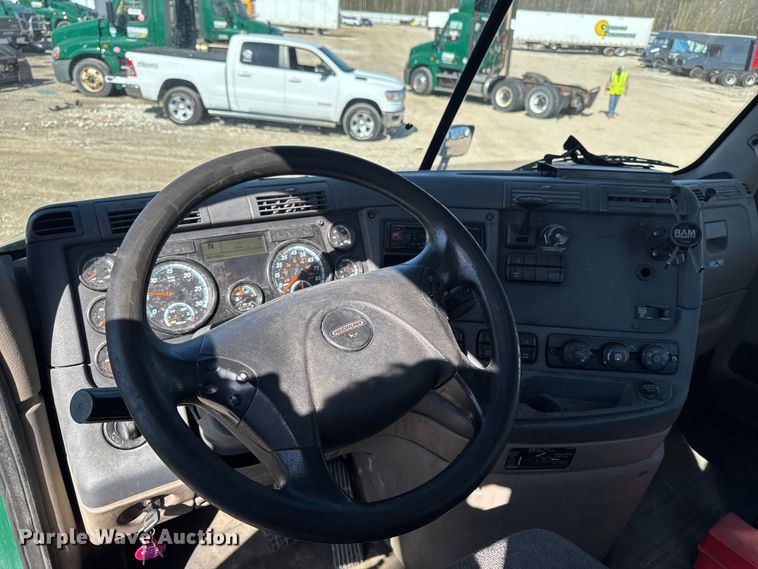 image for item YA2997 2017 Freightliner  Cascadia semi truck