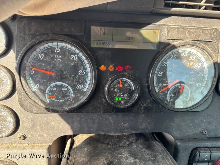 image for item YA2997 2017 Freightliner  Cascadia semi truck