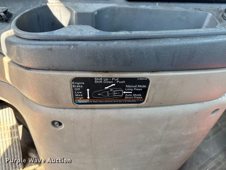 image for item YA2997 2017 Freightliner  Cascadia semi truck
