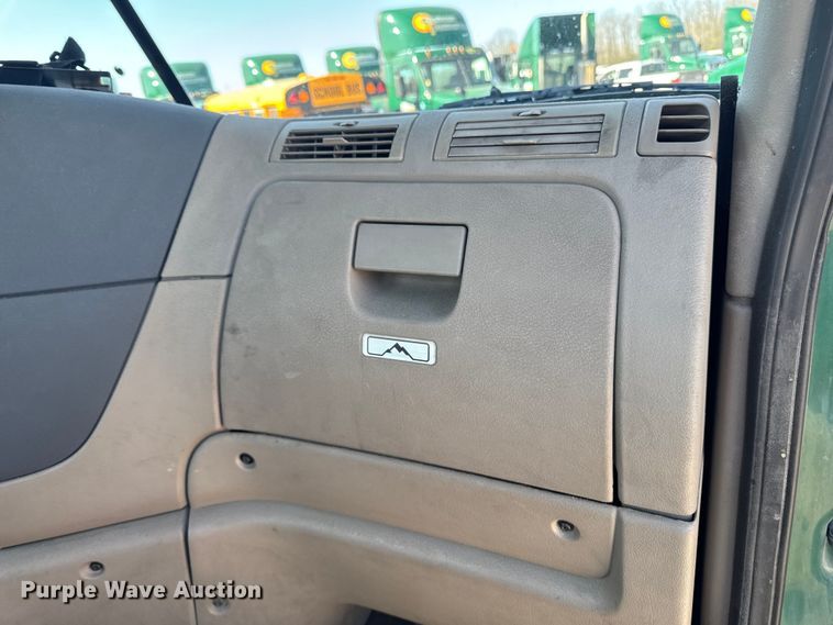 image for item YA2997 2017 Freightliner  Cascadia semi truck