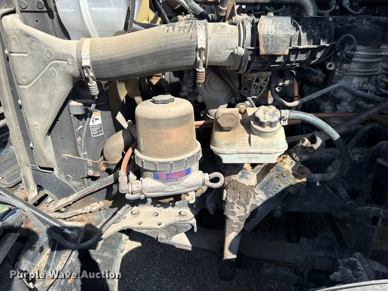 image for item YA2997 2017 Freightliner  Cascadia semi truck