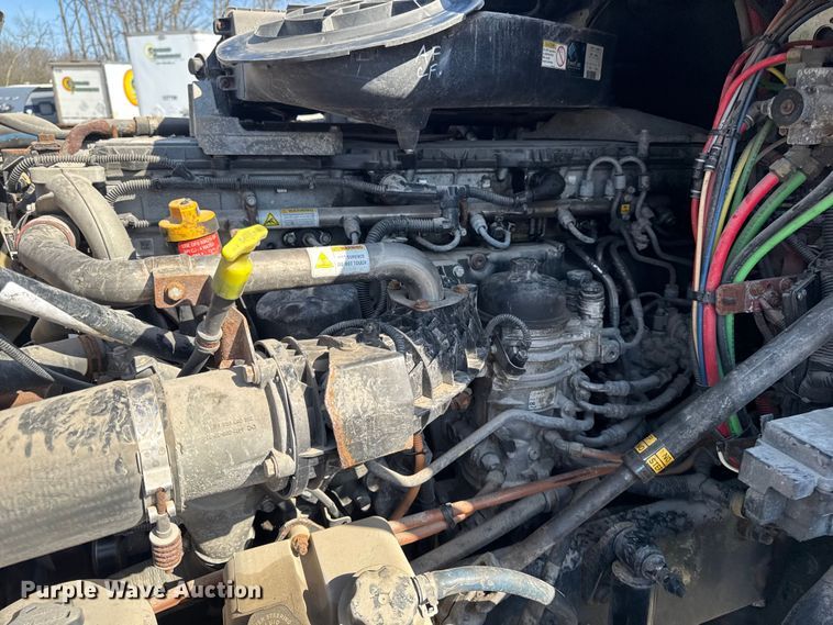 image for item YA2997 2017 Freightliner  Cascadia semi truck