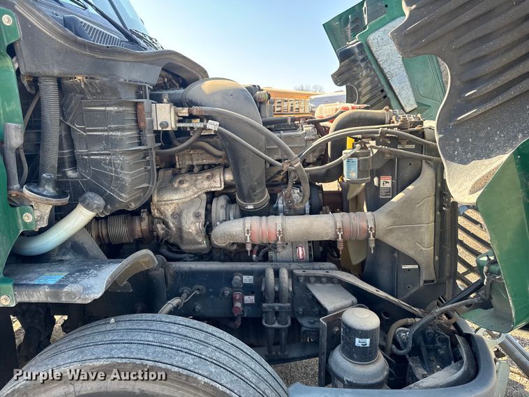 image for item YA2997 2017 Freightliner  Cascadia semi truck