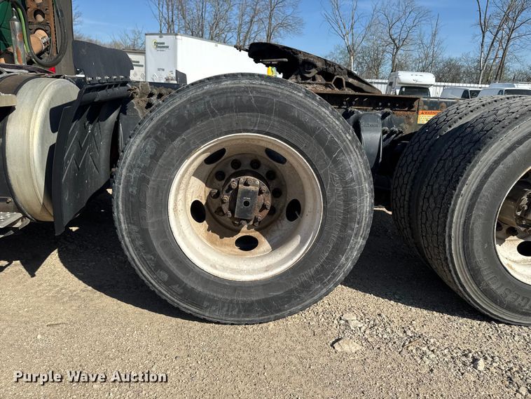 image for item YA2997 2017 Freightliner  Cascadia semi truck