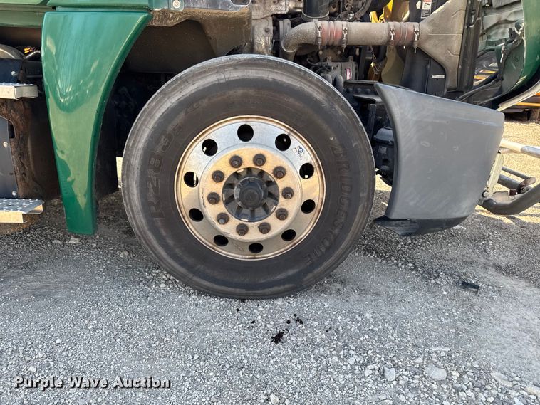 image for item YA2997 2017 Freightliner  Cascadia semi truck