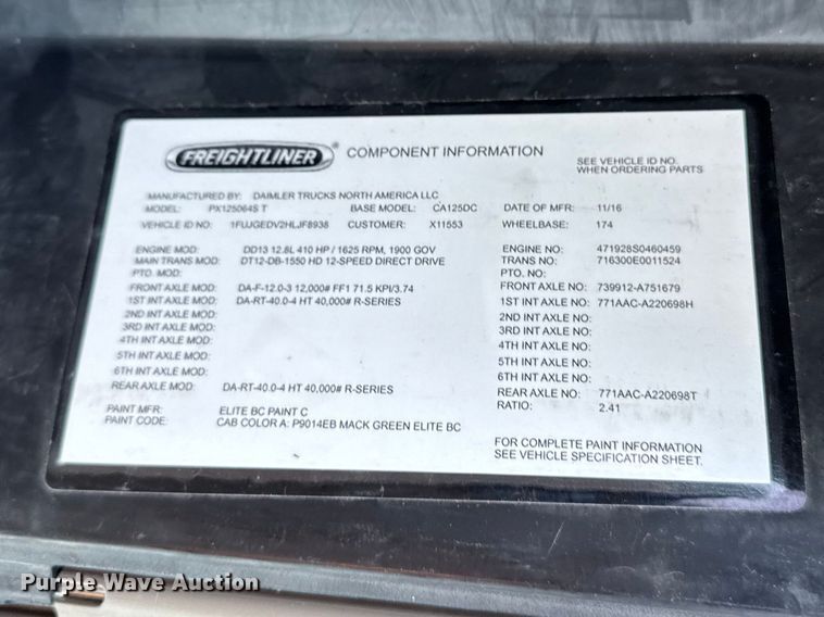 image for item YA2997 2017 Freightliner  Cascadia semi truck