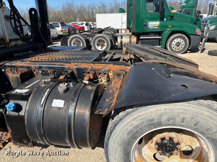 image for item YA2998 2011 Kalmar  Ottawa yard truck