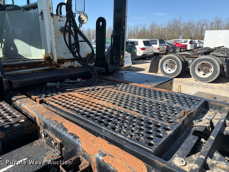 image for item YA2998 2011 Kalmar  Ottawa yard truck