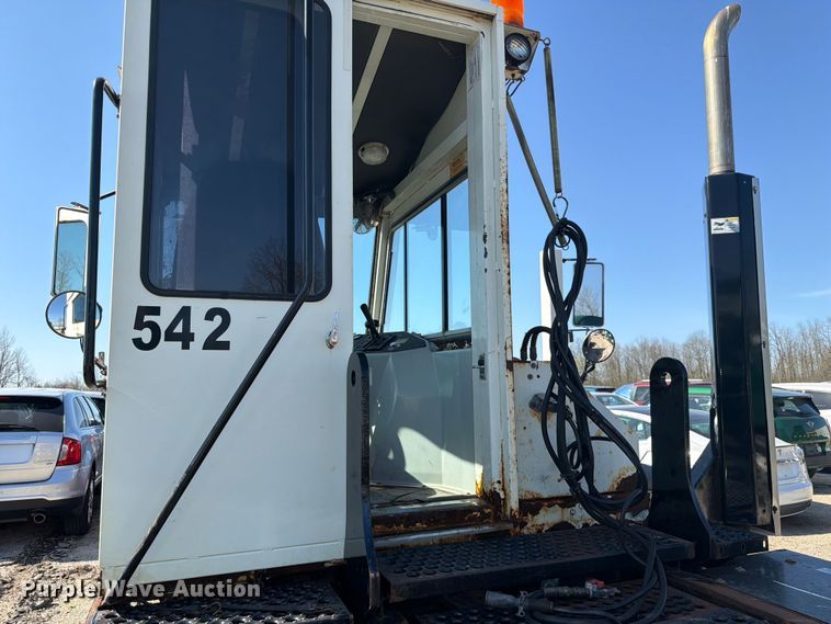 image for item YA2998 2011 Kalmar  Ottawa yard truck