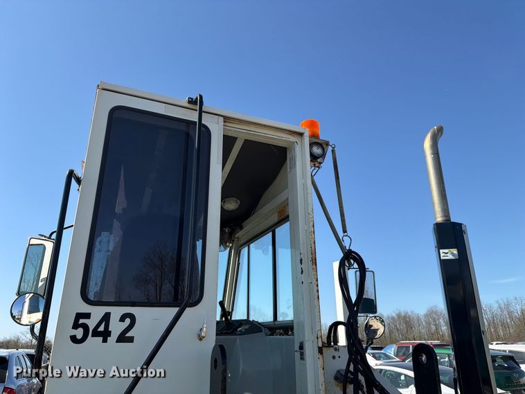 image for item YA2998 2011 Kalmar  Ottawa yard truck