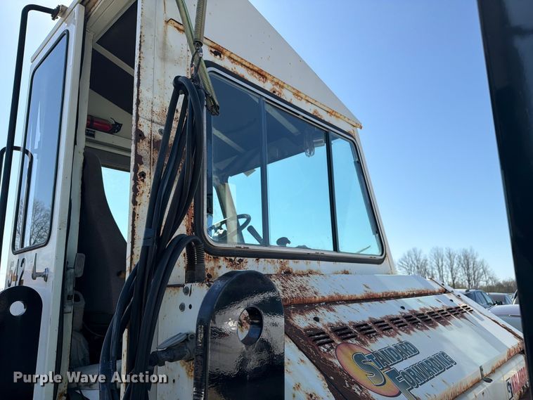 image for item YA2998 2011 Kalmar  Ottawa yard truck