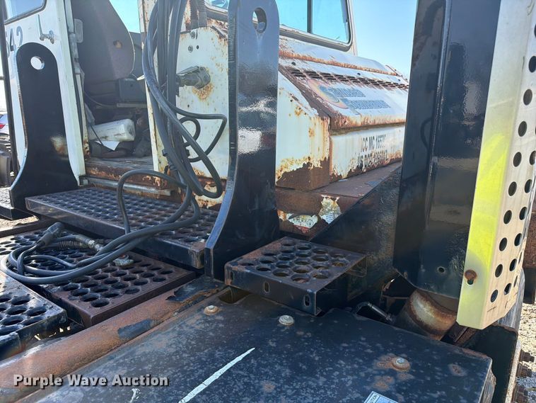 image for item YA2998 2011 Kalmar  Ottawa yard truck