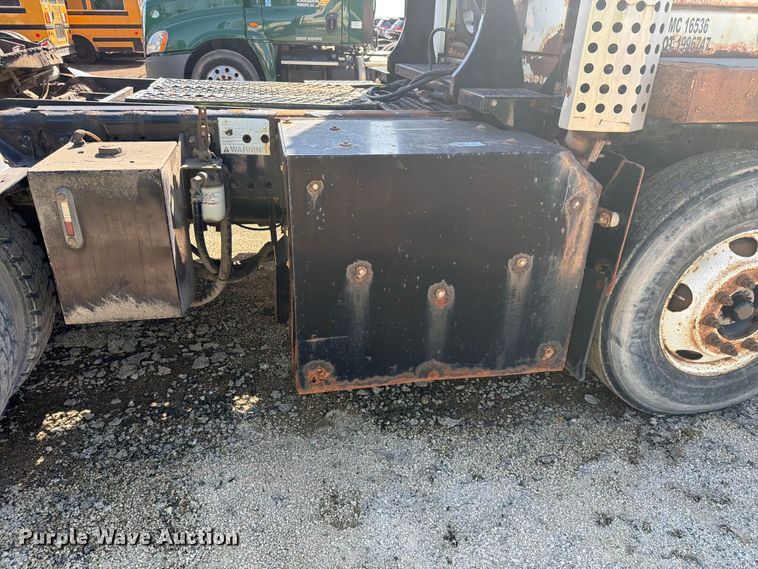 image for item YA2998 2011 Kalmar  Ottawa yard truck