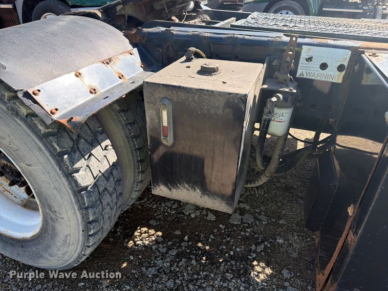 image for item YA2998 2011 Kalmar  Ottawa yard truck