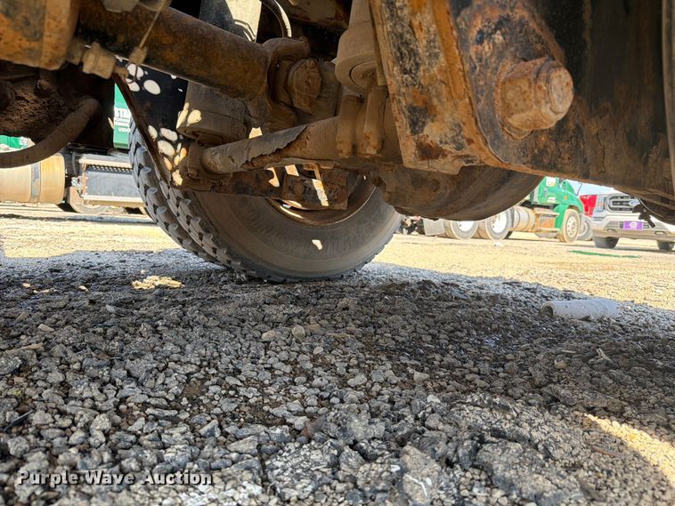 image for item YA2998 2011 Kalmar  Ottawa yard truck
