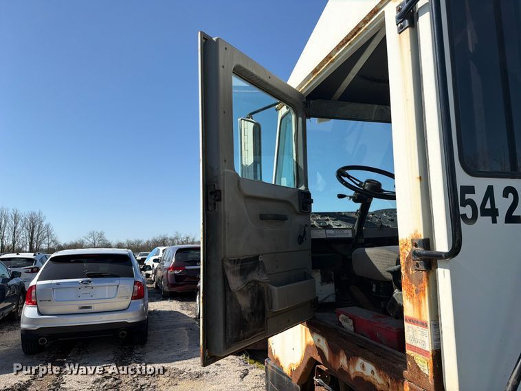 image for item YA2998 2011 Kalmar  Ottawa yard truck