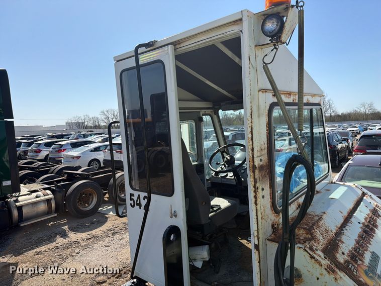 image for item YA2998 2011 Kalmar  Ottawa yard truck