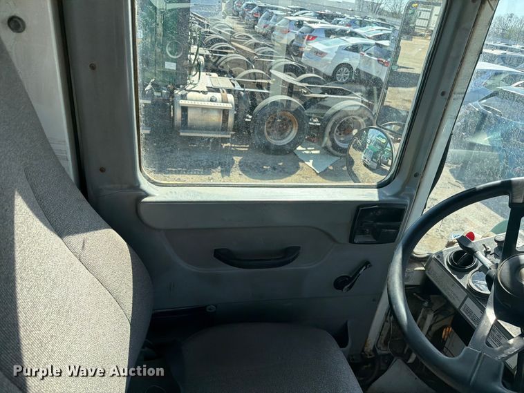 image for item YA2998 2011 Kalmar  Ottawa yard truck