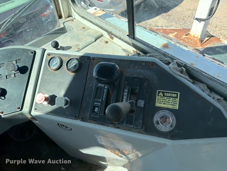 image for item YA2998 2011 Kalmar  Ottawa yard truck