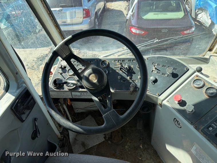 image for item YA2998 2011 Kalmar  Ottawa yard truck
