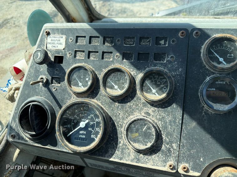 image for item YA2998 2011 Kalmar  Ottawa yard truck