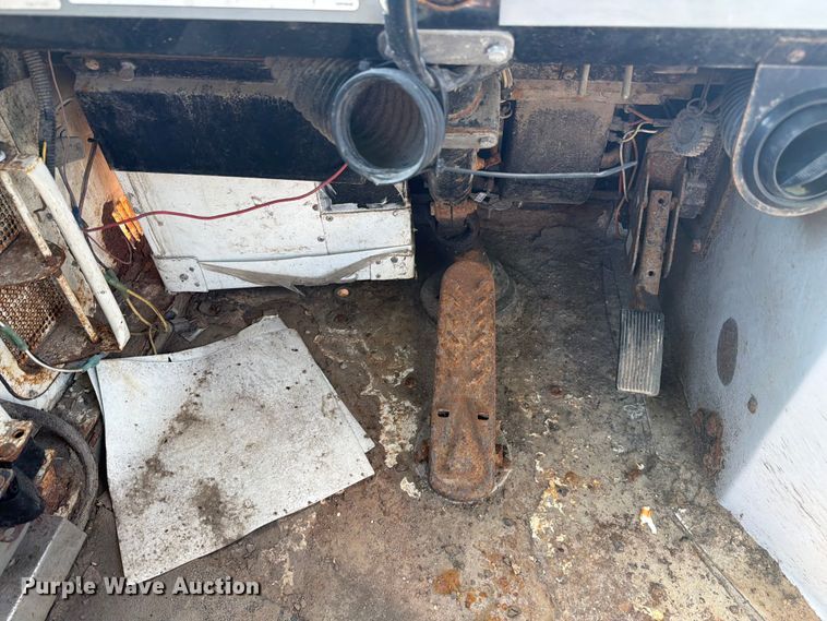 image for item YA2998 2011 Kalmar  Ottawa yard truck
